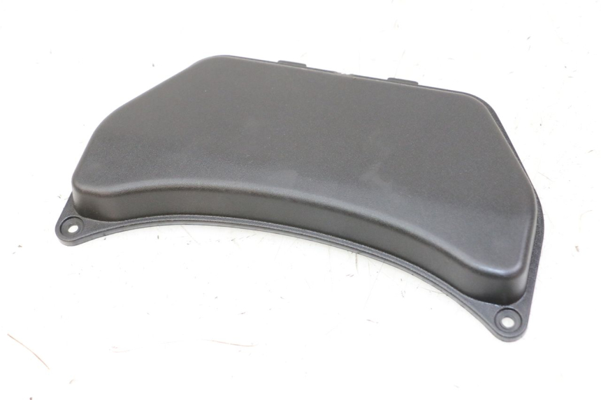 photo de TAMPA DA BATERIA PIAGGIO LIBERTY IGET 4T 50 (2021 - 2025) - Zoom do estado de desgaste