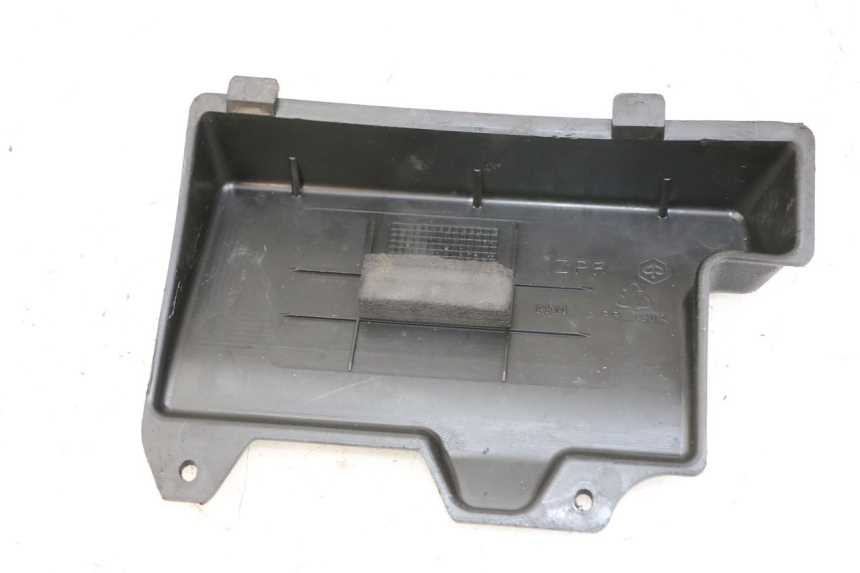 photo de TAMPA DA BATERIA PIAGGIO ZIP 4T 50 (2018 - 2020) - Detalhe da peça