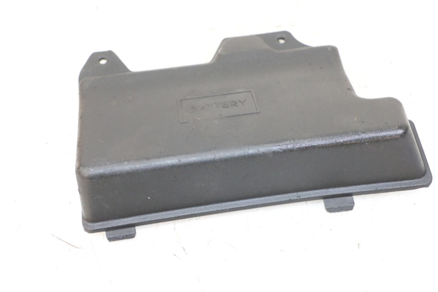 photo de TAMPA DA BATERIA PIAGGIO ZIP 4T 50 (2018 - 2020) - Zoom do estado de desgaste