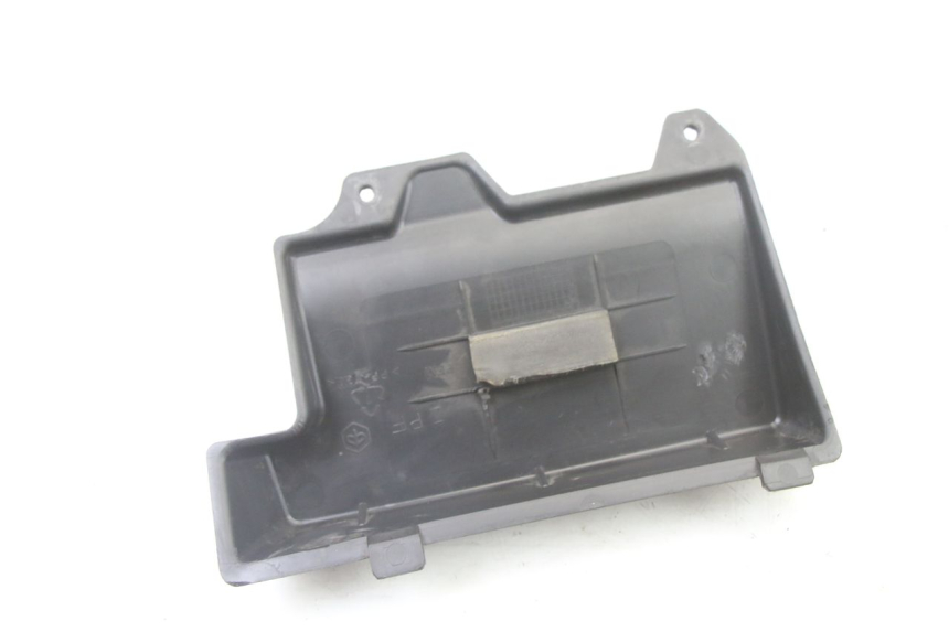 photo de TAMPA DA BATERIA PIAGGIO ZIP 4T 50 (2018 - 2020) - Outro ângulo de visão