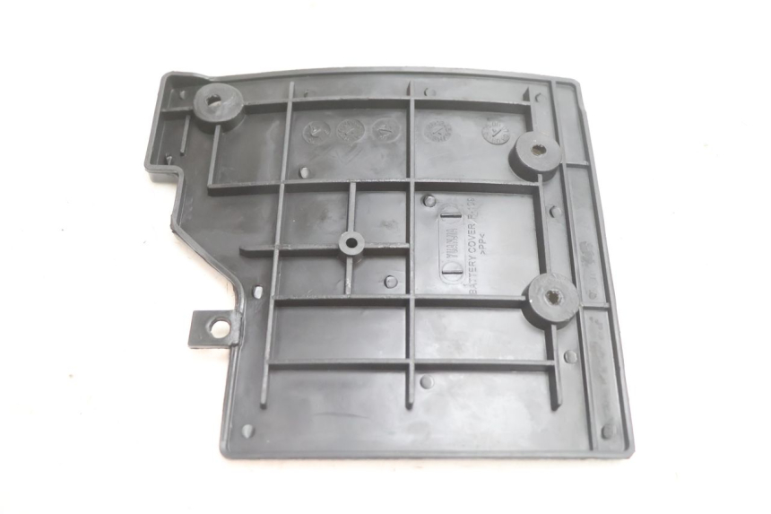 photo de TAMPA DA BATERIA TNT MOTOR ROMA 10' 2T 50 (2011 - 2018) - Outro ângulo de visão