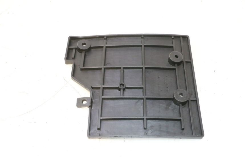 photo de TAMPA DA BATERIA TNT MOTOR ROMA 10' 2T 50 (2011 - 2018) - Detalhe da peça