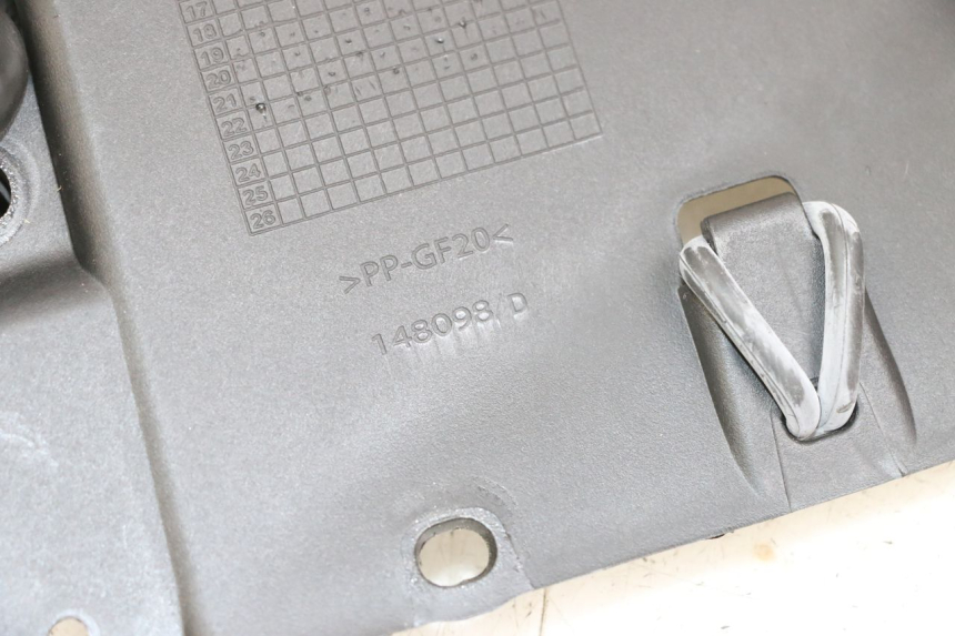 photo de TAMPA DA BATERIA ROYAL ENFIELD CONTINENTAL GT 650 (2019 - 2024) - Detalhe da peça