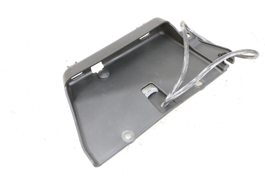 photo de TAMPA DA BATERIA ROYAL ENFIELD CONTINENTAL GT 650 (2019 - 2024) - Zoom do estado de desgaste