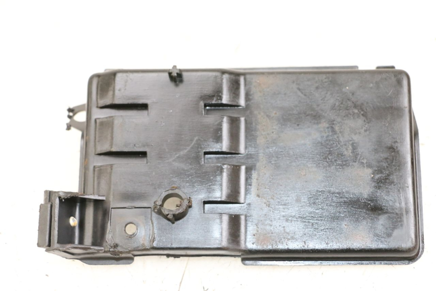 photo de TAMPA DA BATERIA GILERA RUNNER LC 50 (1997 - 1998) - Zoom do estado de desgaste