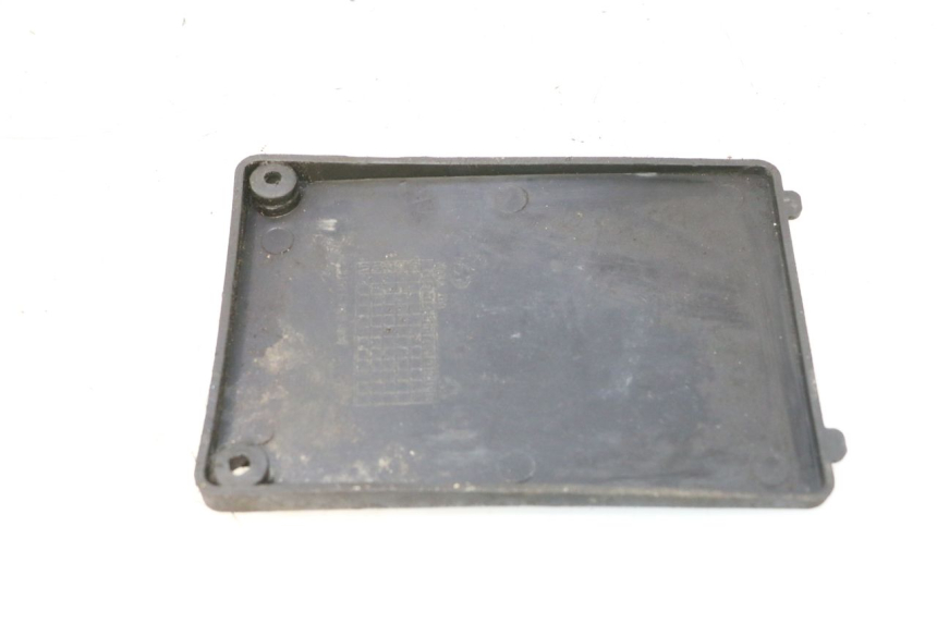 photo de TAMPA DA BATERIA KEEWAY RY6 2T 50 (2011 - 2019) - Detalhe da peça