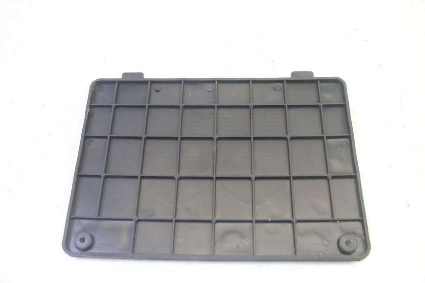 photo de TAMPA DA BATERIA JM MOTORS SANTANA EVO 50 (2024 - 2026) - Outro ângulo de visão