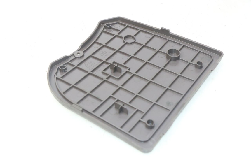 photo de TAMPA DA BATERIA JM MOTORS SC 4T 50 (2012 - 2017) - Detalhe da peça