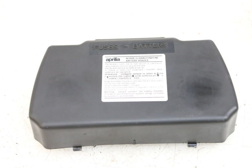 photo de TAMPA DA BATERIA APRILIA SCARABEO 100 (2003 - 2012) - Outro ângulo de visão