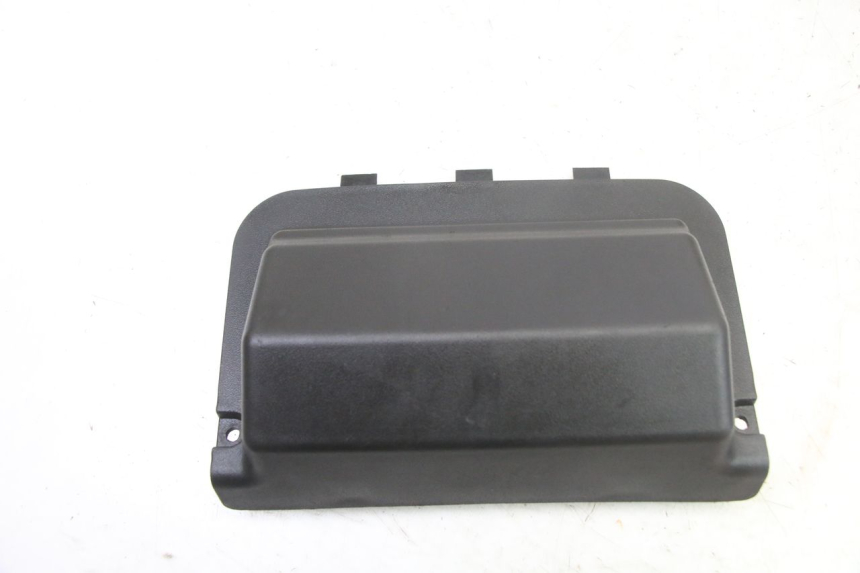 photo de TAMPA DA BATERIA APRILIA SR 2T 50 (2018 - 2022) - Detalhe da peça