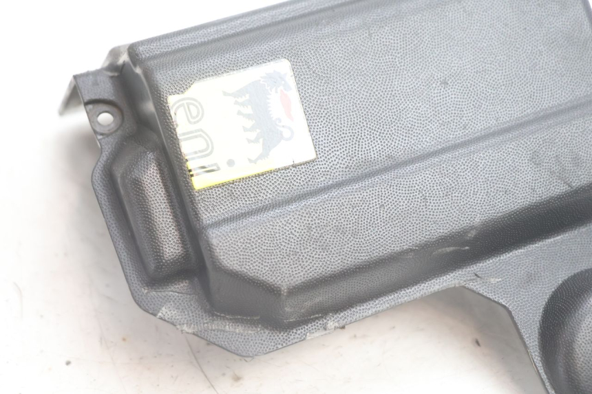 photo de TAMPA DA BATERIA APRILIA SR 2T 50 (2012 - 2017) - Detalhe da peça