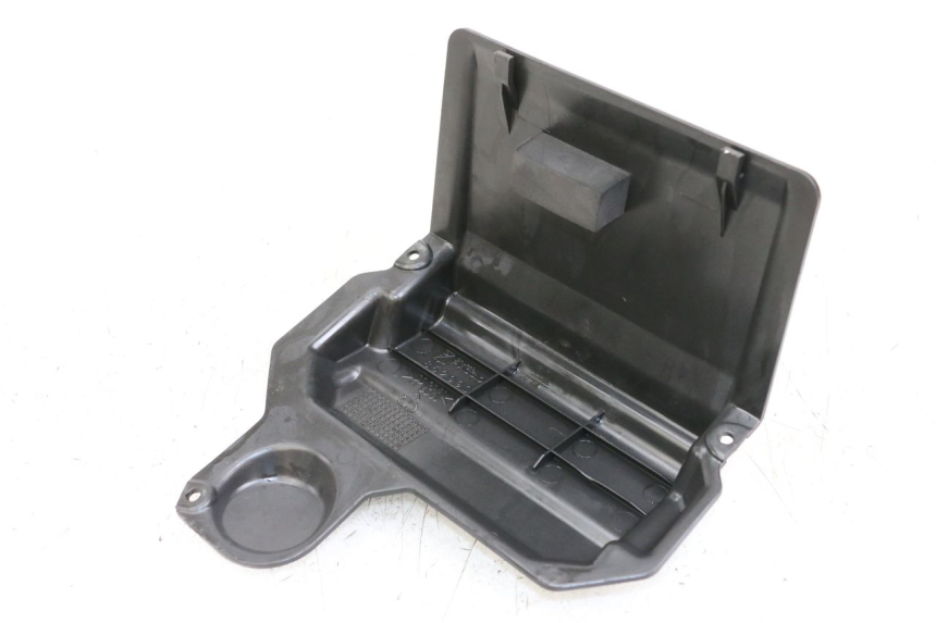 photo de TAMPA DA BATERIA APRILIA SR MOTARD 50 (2012 - 2018) - Detalhe da peça
