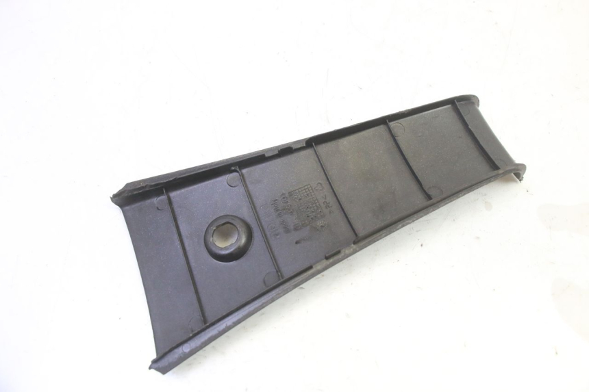 photo de TAMPA DA BATERIA APRILIA SR R 2T LC 50 (2018 - 2021) - Zoom do estado de desgaste