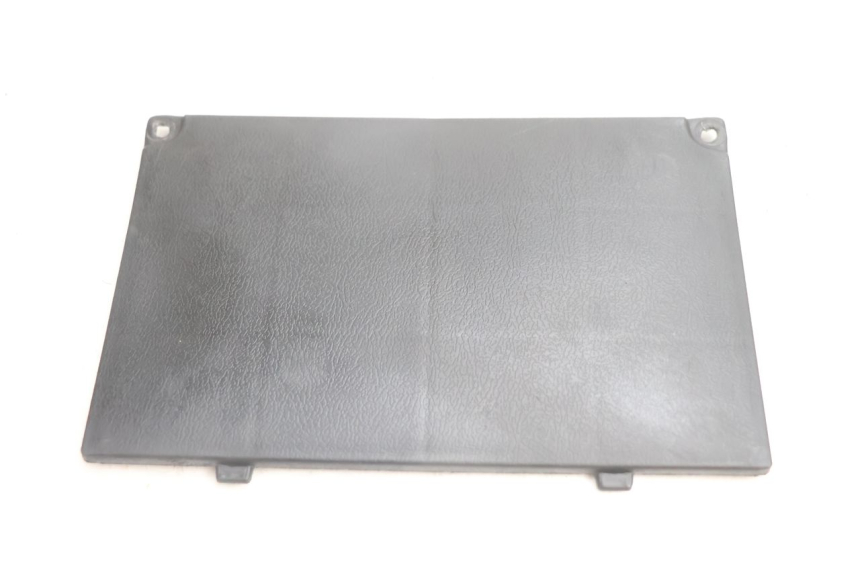photo de TAMPA DA BATERIA RAZZO STEED 125 (2012 - 2018) - Detalhe da peça