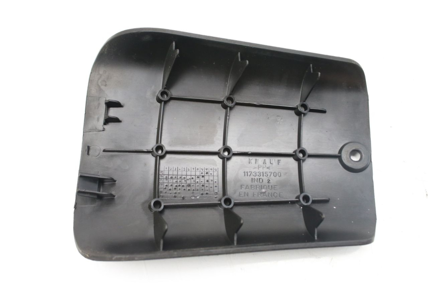 photo de TAMPA DA BATERIA PEUGEOT TKR TREKKER FURIOUS 50 (2005 - 2014) - Zoom do estado de desgaste