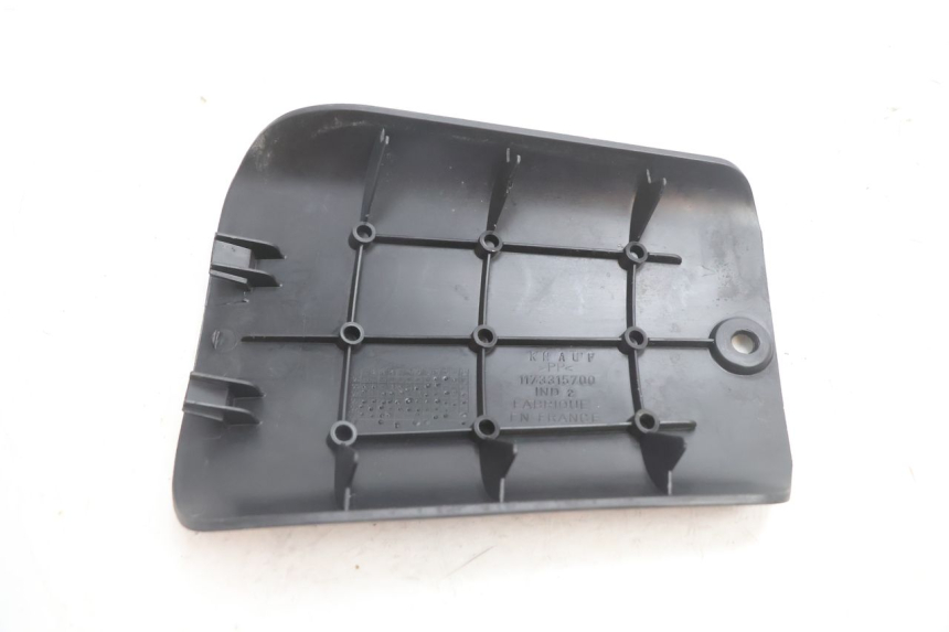photo de TAMPA DA BATERIA PEUGEOT TKR TREKKER FURIOUS 50 (2005 - 2014) - Zoom do estado de desgaste