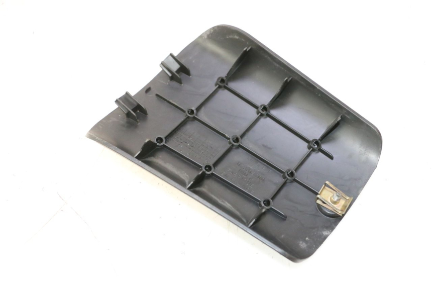 photo de TAMPA DA BATERIA PEUGEOT TREKKER 50 (1995 - 2004) - Detalhe da peça