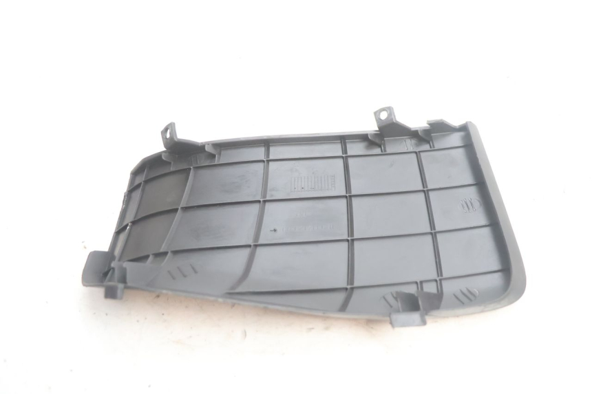 photo de TAMPA DA BATERIA YAMAHA XMAX X-MAX 125 (2006 - 2009) - Outro ângulo de visão