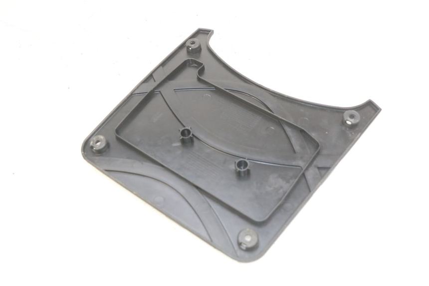 photo de TAMPA DA BATERIA SYM X-PRO 4T 50 (2014 - 2021) - Detalhe da peça