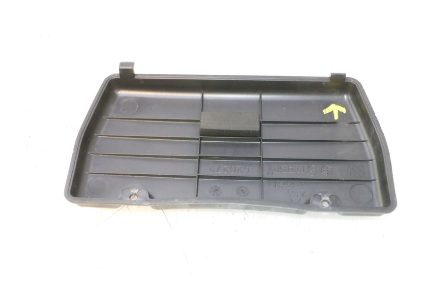 photo de TAMPA DE BATERIA PIAGGIO X8 STREET 125 (2006 - 2007) - Detalhe da peça