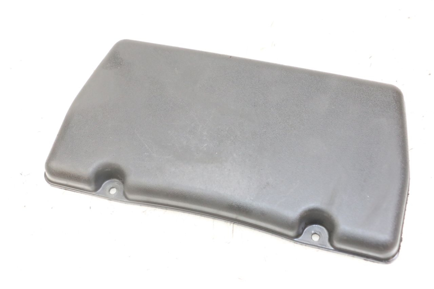 photo de TAMPA DA BATERIA PIAGGIO XEVO - X EVO 125 (2007 - 2017) - Zoom do estado de desgaste