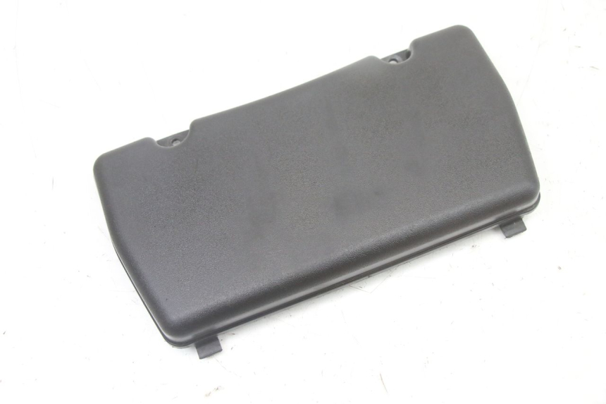photo de TAMPA DA BATERIA PIAGGIO XEVO - X EVO 125 (2007 - 2017) - Detalhe da peça