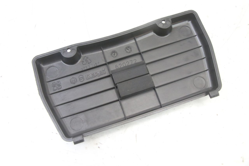 photo de TAMPA DA BATERIA PIAGGIO XEVO - X EVO 125 (2007 - 2017) - Outro ângulo de visão