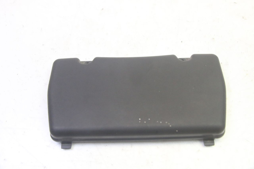 photo de TAMPA DA BATERIA PIAGGIO XEVO - X EVO 125 (2007 - 2017) - Detalhe da peça