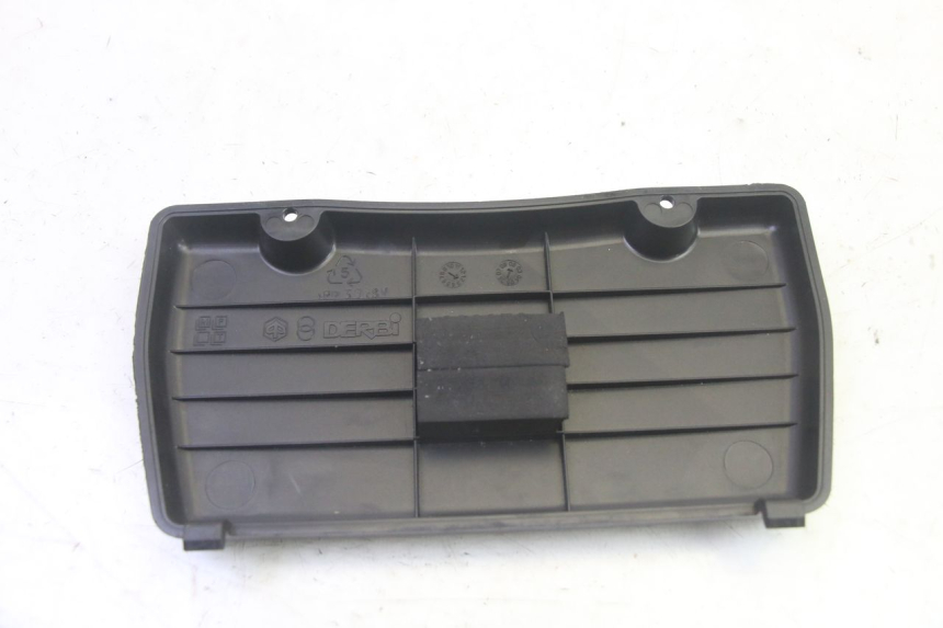 photo de TAMPA DA BATERIA PIAGGIO XEVO - X EVO 125 (2007 - 2017) - Ampliação técnica