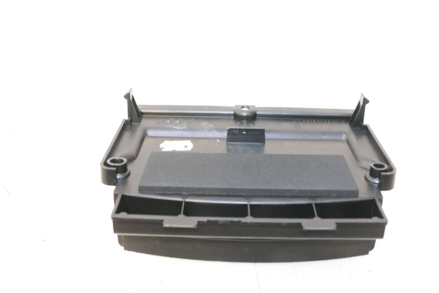 photo de TAMPA DA BATERIA YAMAHA XP T-MAX ABS 500 (2005 - 2005) - Zoom do estado de desgaste