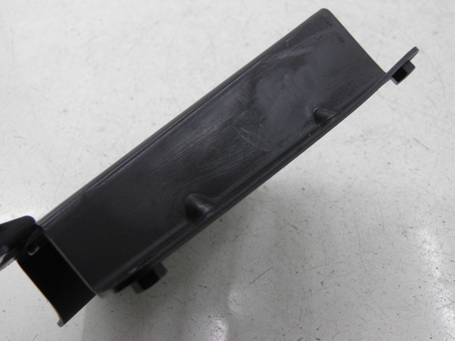 photo de TAMPA DA BATERIA YAMAHA TDM 900 (2004 - 2006) - Zoom do estado de desgaste