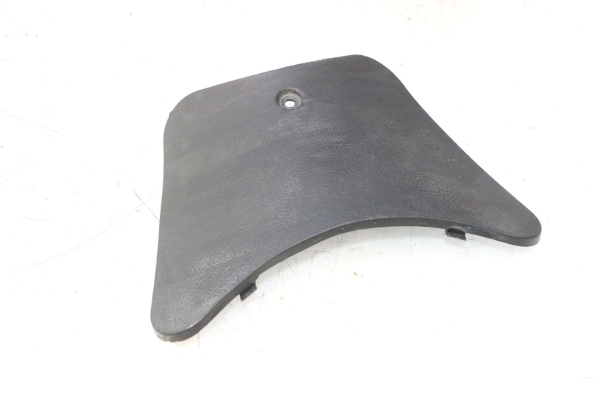 photo de TAMPA DA BATERIA YAMAHA YP MAJESTY 125 (2002 - 2006) - Detalhe da peça
