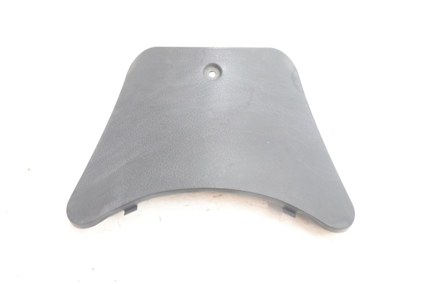 photo de TAMPA DA BATERIA YAMAHA YP MAJESTY 125 (2002 - 2006) - Detalhe da peça