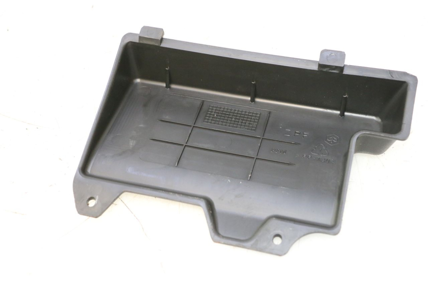 photo de TAMPA DA BATERIA PIAGGIO ZIP 2T 50 (2009 - 2019) - Detalhe da peça