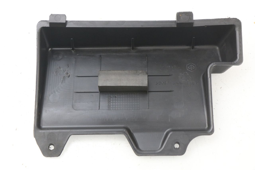 photo de TAMPA DA BATERIA PIAGGIO ZIP 4T 50 (2018 - 2020) - Detalhe da peça