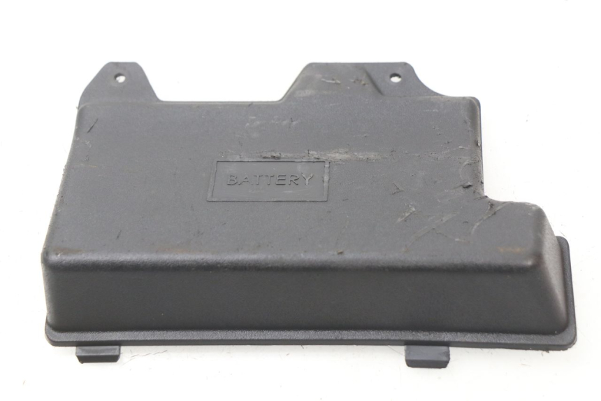 photo de TAMPA DA BATERIA PIAGGIO ZIP 4T 50 (2018 - 2020) - Zoom do estado de desgaste