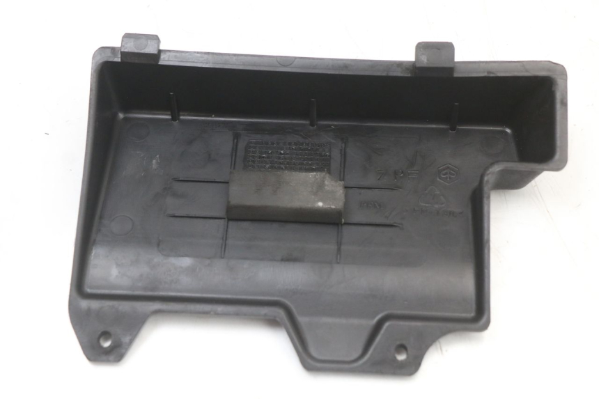 photo de TAMPA DA BATERIA PIAGGIO ZIP 4T 50 (2018 - 2020) - Zoom do estado de desgaste