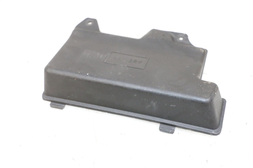 photo de TAMPA DA BATERIA PIAGGIO ZIP 4T 50 (2018 - 2020) - Zoom do estado de desgaste