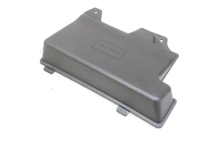 photo de TAMPA DA BATERIA PIAGGIO ZIP 4T 50 (2018 - 2020) - Zoom do estado de desgaste