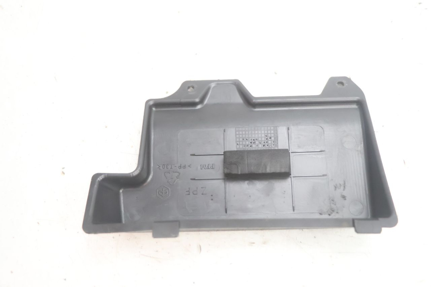 photo de TAMPA DE BATERIA PIAGGIO ZIP IGET 4T 50 (2021 - 2023) - Zoom do estado de desgaste