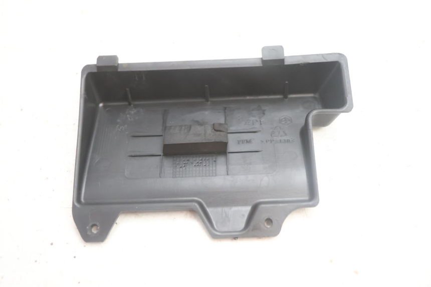 photo de TAMPA DE BATERIA PIAGGIO ZIP IGET 4T 50 (2021 - 2023) - Outro ângulo de visão
