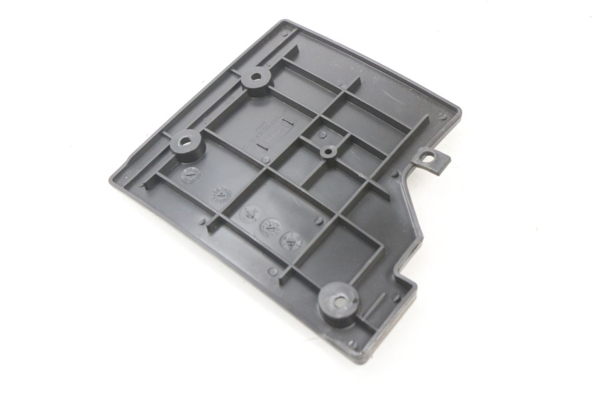 photo de TAMPA DA BATERIA UNIVERSAL BIKE ZN50QT-11B 50 (2018 - 2021) - Detalhe da peça