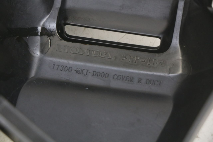 photo de TAMPA DA CAIXA DE AR HONDA CB R 1000 (2018 - 2023) - Detalhe da peça