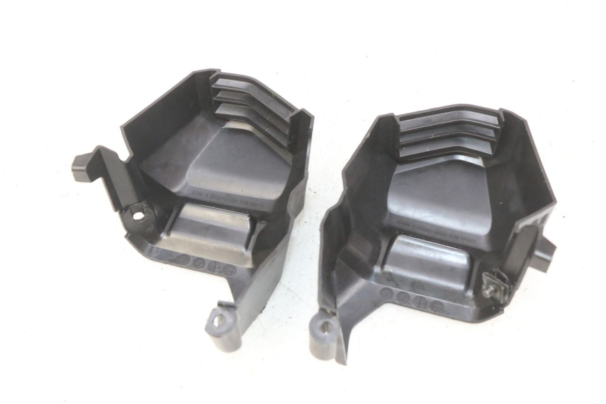 photo de TAMPA DA CAIXA DE AR HONDA CB R 1000 (2018 - 2023) - Zoom do estado de desgaste