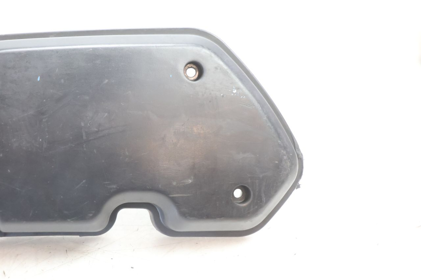 photo de TAMPA DA CAIXA DE AR PEUGEOT KISBEE 2T 50 (2010 - 2017) - Zoom do estado de desgaste