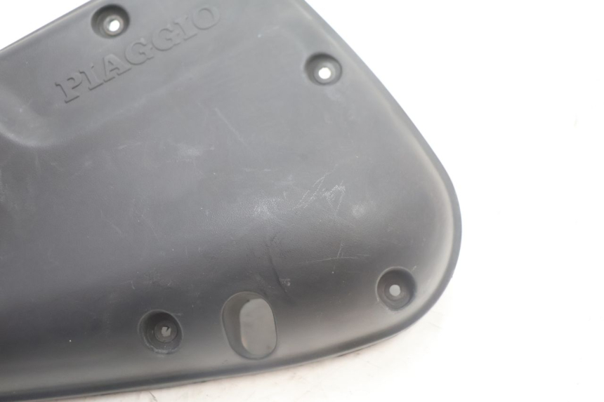 photo de TAMPA DA CAIXA DE AR PIAGGIO LIBERTY 50 (1998 - 2003) - Zoom do estado de desgaste