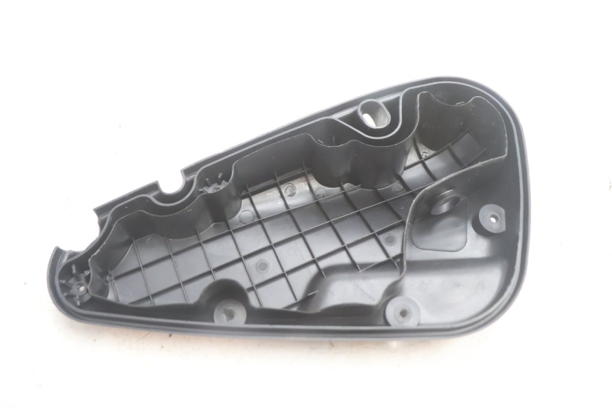 photo de TAMPA DA CAIXA DE AR PIAGGIO LIBERTY 50 (1998 - 2003) - Pontos de fixação