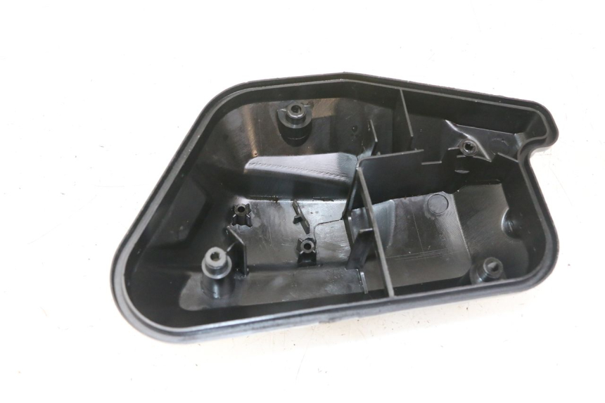 photo de TAMPA DA CAIXA DE AR MBK BOOSTER SPIRIT NAKED 50 (2004 - 2017) - Detalhe da peça