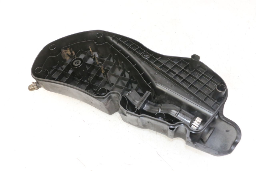 photo de TAMPA DA CAIXA DE AR PIAGGIO MP3 LT 400 (2007 - 2012) - Detalhe da peça