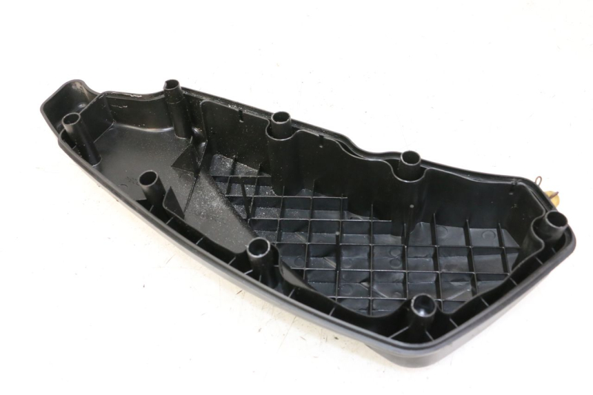photo de TAMPA DA CAIXA DE AR PEUGEOT SATELIS 125 (2013 - 2018) - Detalhe da peça